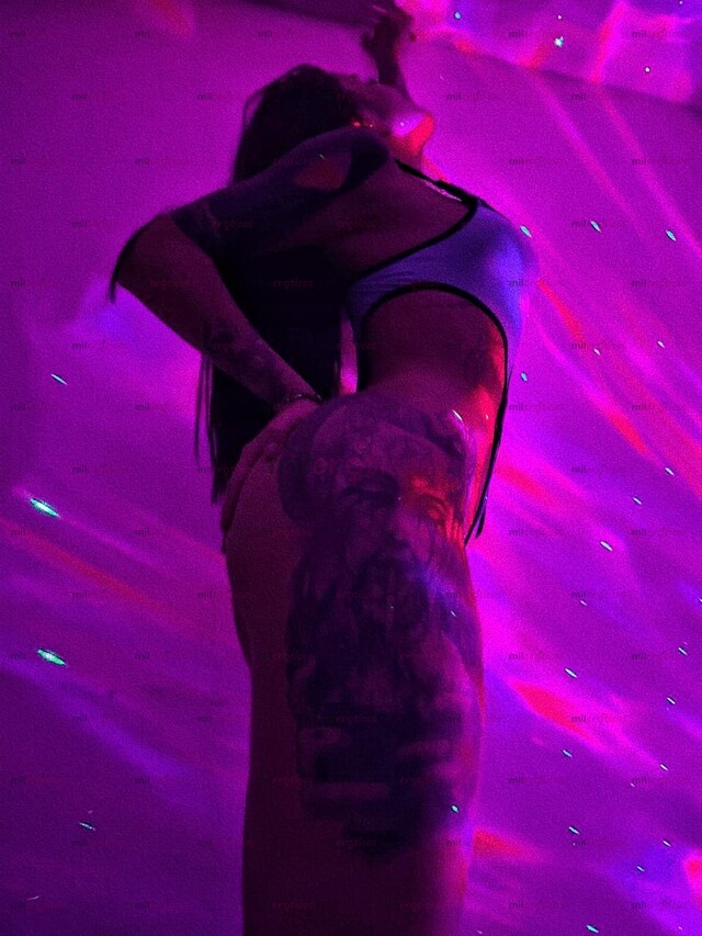 FOTOS DE FLACA EXÓTICA, EXQUISITA CON ABDOMEN PLANO Y CUERPO TORNEADO
