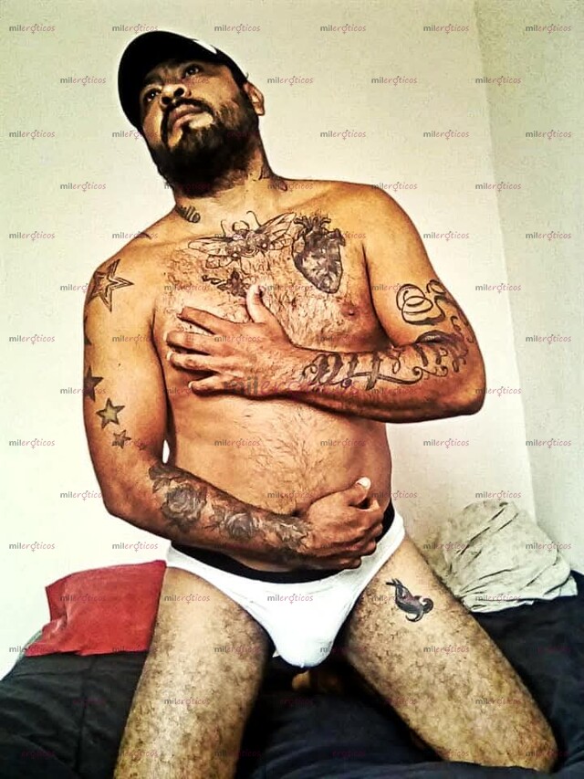 FOTOS DE MACHO TATUADO BARBÓN A TUS ÓRDENES. PARA SATISFACER TUS DESEOS Y FANTASÍAS