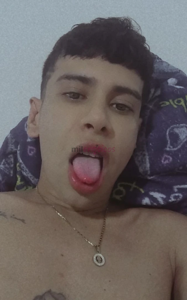 Hola me llamo santiago un joven potente para follar soy delgado tatuado lampino tengo buena verga me gusta el sexo oral sexo anal caricias morbo penet...