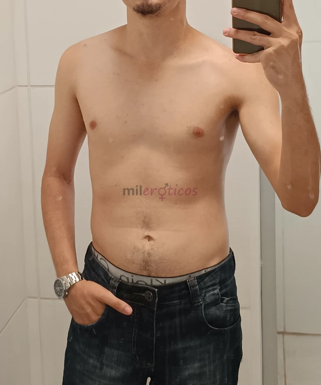 Sou homem de 1 65 m branco poucos pelos cabelos pretos olhos castanhos claro higienico e educado estou aqui iniciando testando novos olhares sou ativo...