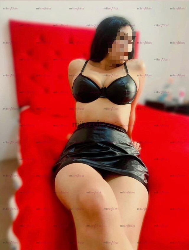 FOTOS DE EMPIEZA BIEN TU AÑO CON ESTA FLAQUITA CALIENTE Y COMPLACIENTE