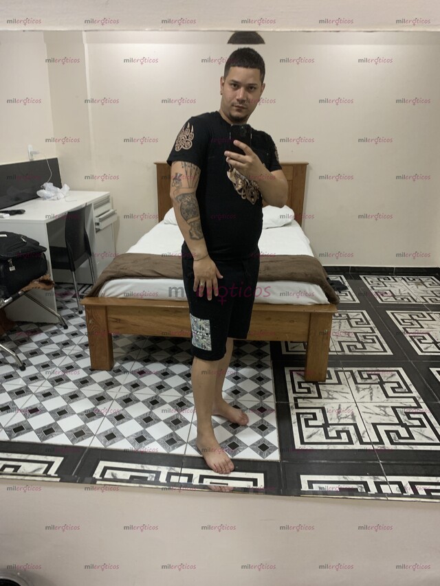 FOTOS DE CHICO ACTIVO LISTO PARA UNA REUNIÓN SOY BIEN DOTADO