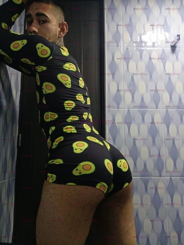 FOTOS DE JOVEN APASIONADO, DISCRETO Y LLENO DE ANSIAS POR CUMPLIR TUS FANTASÍAS