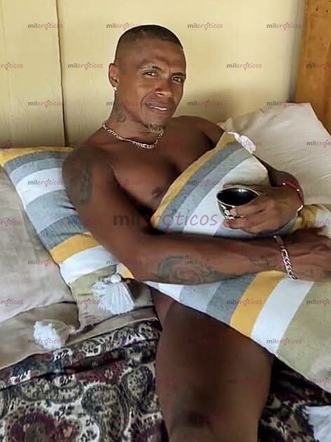 FOTOS DE CHICÓ ALEGRE DIVERTIDO CON SENTIDO DE EL HUMOR COMPLACIENTE Y DISCRETO