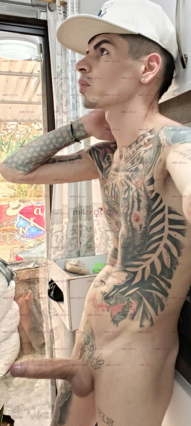 FOTOS DE FLACO ACTIVO MORBOSO LECHERO TATUADO BLANCO