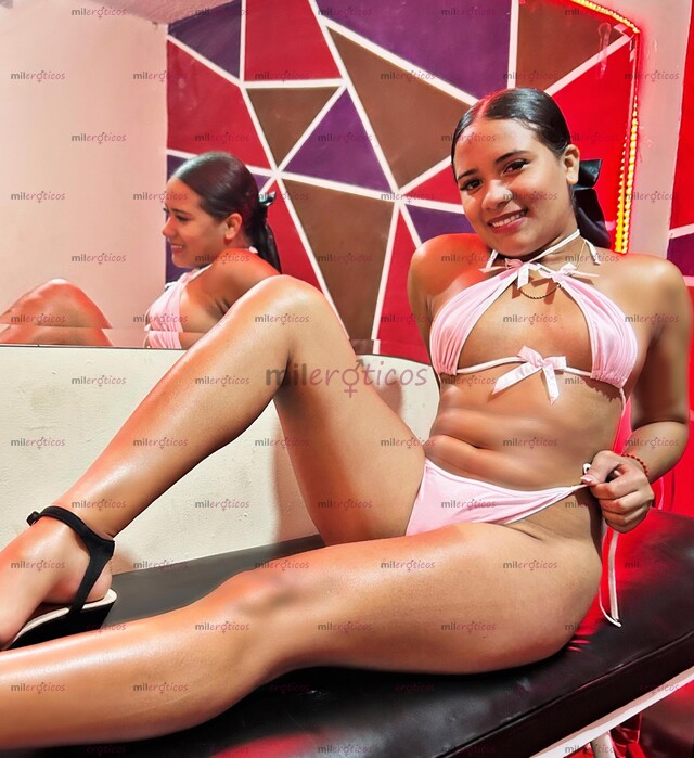 FOTOS DE EXÓTICA MORENA ARDIENTE CON IMPRESIONANTES CURVAS TODA UNA MODELO