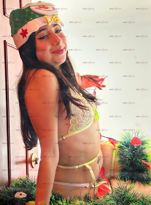 FOTOS DE HERMOSA FLACA COMPLACIENTE Y CON GANAS DE PASAR LA NAVIDAD A TU LADO