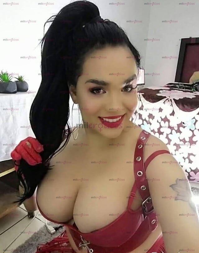FOTOS DE TE VISTO DE PUTITA EN FALDA Y TACONES PARA DARTE EMPINADITO BEBÉ.