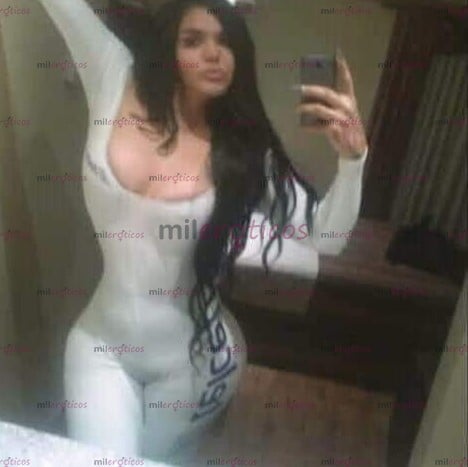 FOTOS DE TE VISTO DE PUTITA EN FALDA Y TACONES PARA DARTE EMPINADITO BEBÉ.