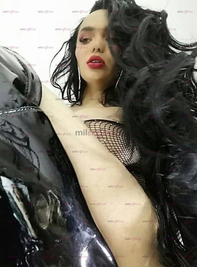 FOTOS DE TE VISTO DE PUTITA EN FALDA Y TACONES PARA DARTE EMPINADITO BEBÉ.