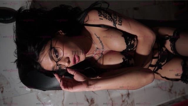 FOTOS DE TENGO 19 AÑOS.SOY ESCORTVIP SIENTE MI CUCA APRETADITA CUANDO ME PONGAS EN CUATRO