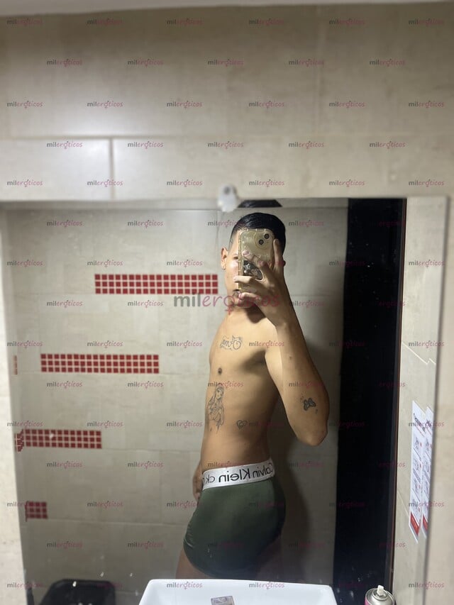 FOTOS DE HOY UN CHICO JOVEN Y ENCANTADOR DE LINDA SONRISA Y MIRADA TIERNA