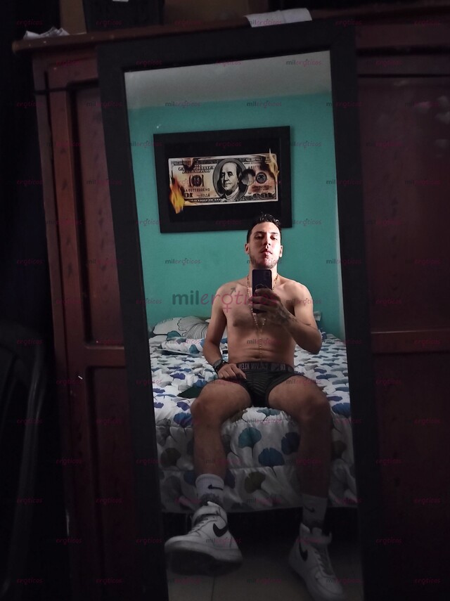 FOTOS DE ACTIVO COMPLACIENTE MUY HOT CON GANAS DE HACERTE PASAR EL MEJOR MOMENTO