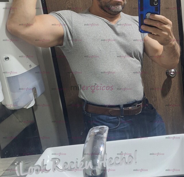 FOTOS DE FISIOTERAPEUTA MUSCULOSO BISEXUAL EXPERTO EN MASAJES RELAJANTES Y DEPORTIVO DE E