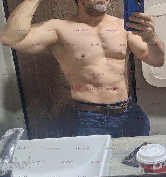 FOTOS DE FISIOTERAPEUTA MUSCULOSO BISEXUAL EXPERTO EN MASAJES RELAJANTES Y DEPORTIVO DE E