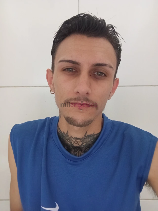 Sou gaucho tatuado novinho gosto de diversao e boas experiencias entrei no ramo agora ainda nao sei como funciona direito busco conhecer pessoas e ver...
