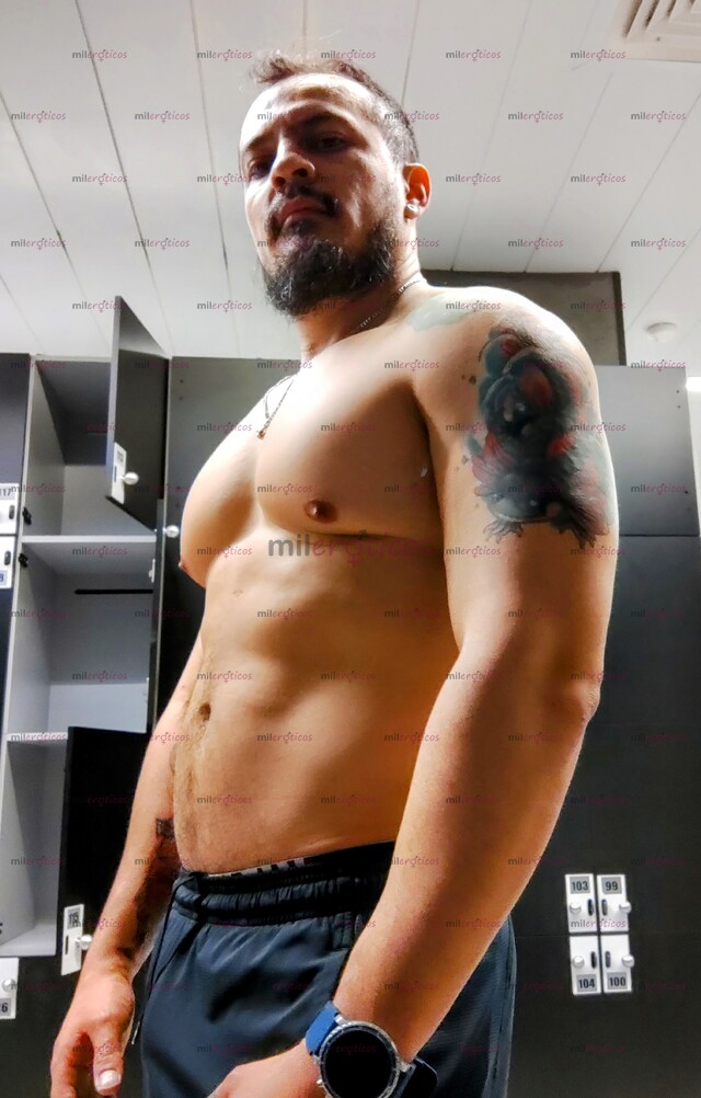 FOTOS DE EL MACHO QUE BUSCAS. UN CABRON PERO UN CABALLERO