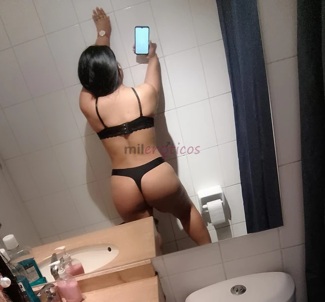 Mi nombre es dayanatengo 33 anos soy de ecuadormis amores mis servicios son a domicilio mi servicio es full interaccion trato de pololos besos caricia...