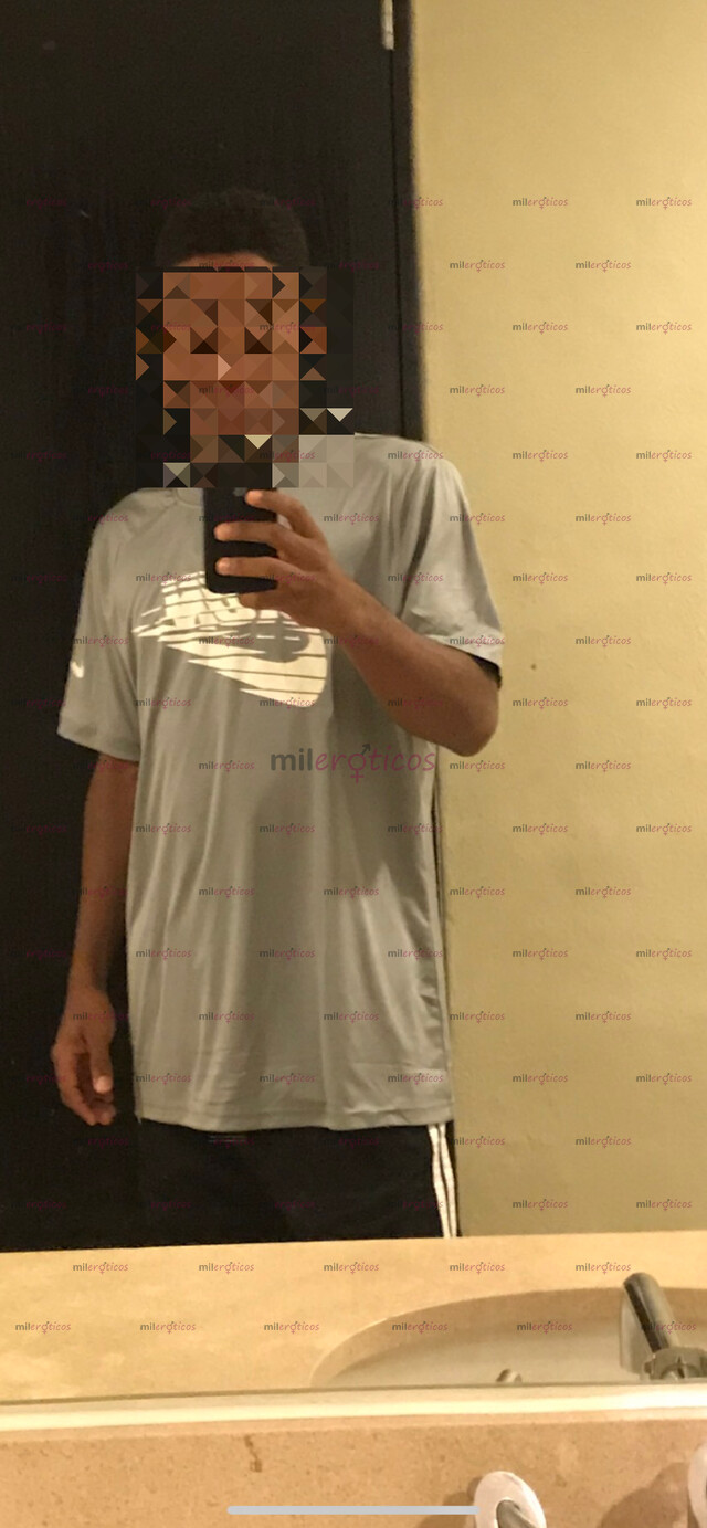 FOTOS DE NEGRO VERGON, JOVEN UNIVERSITARIO CON UNA EXCELENTE ACTITUD.