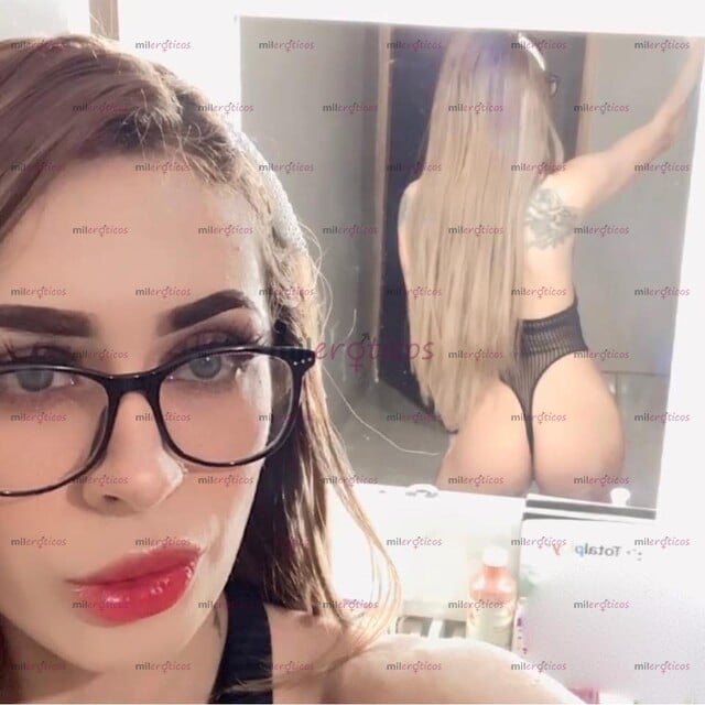 FOTOS DE HOLA ME LLAMO MELANIE, TENGO 23 AÑOS, SOY PETTITE MUY CACHONDA Y COMPLACIENTE.