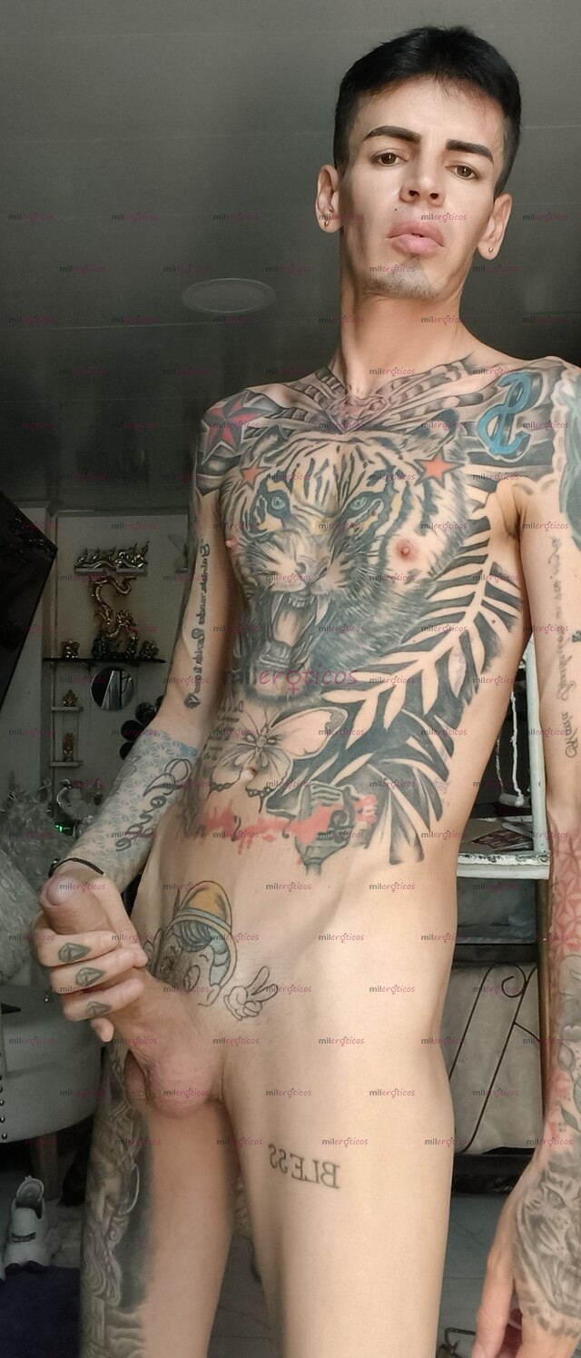 FOTOS DE FLACO VERGON ACTIVO TATUADO BLANCO LECHERO