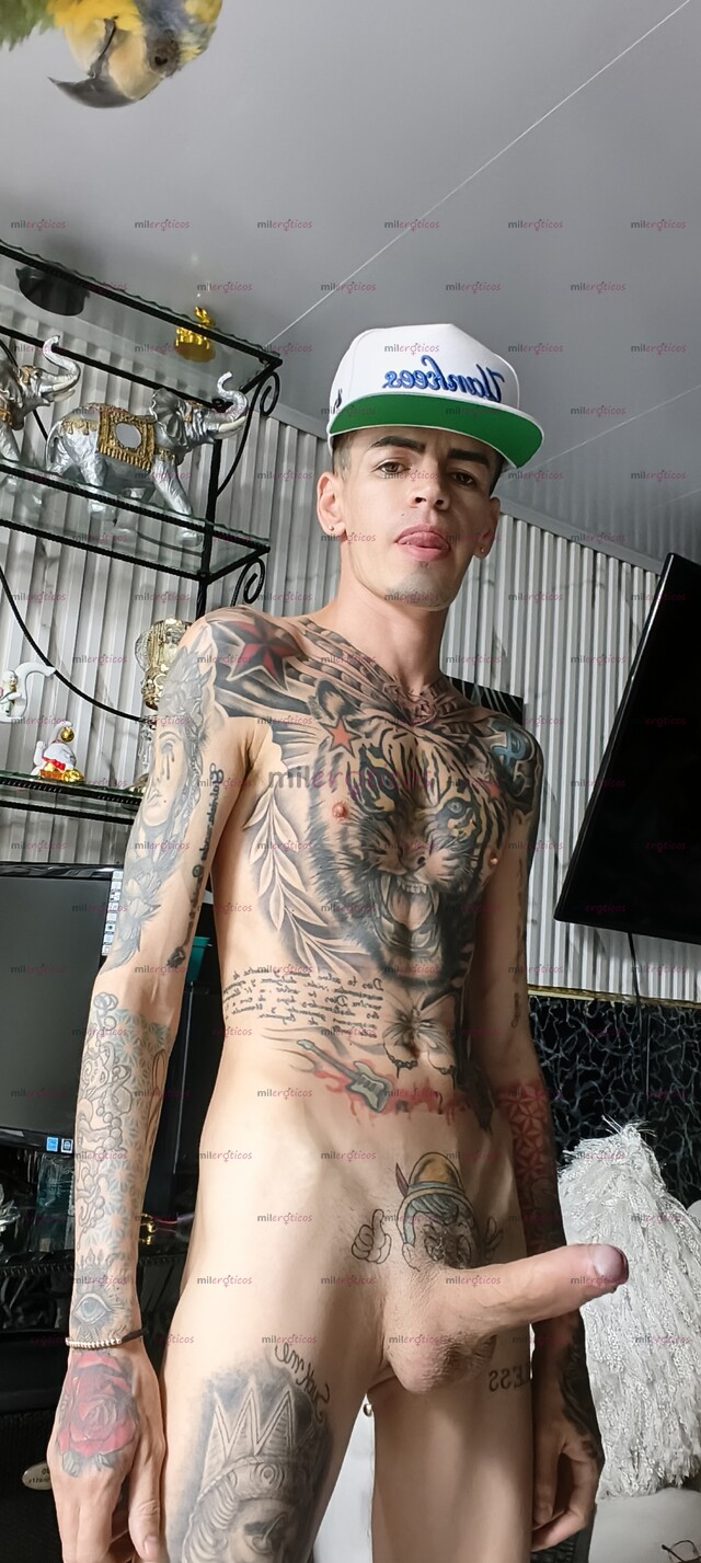 FOTOS DE FLACO VERGON ACTIVO TATUADO BLANCO LECHERO