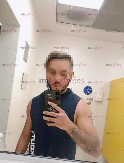 FOTOS DE ACOMPAÑANTE EXCLUSIVO: ELEGANCIA, INTELECTO Y ENCANTO EN CADA ENCUENTRO.