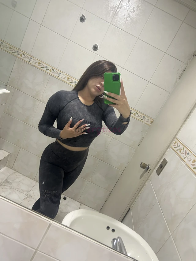 Mi nombre es celeste muy amable y entiendo cualquier situacion o punto de vista mi whatsapp es 56956046728 soy una chica sumisa y de casa blanquita de...