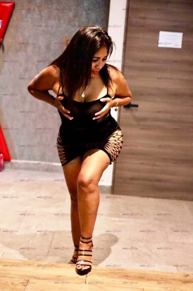 FOTOS DE LA MILF MOJADITA Y DELICIOSA CULONA, EMPINADA PARA QUE ME DES DURO.