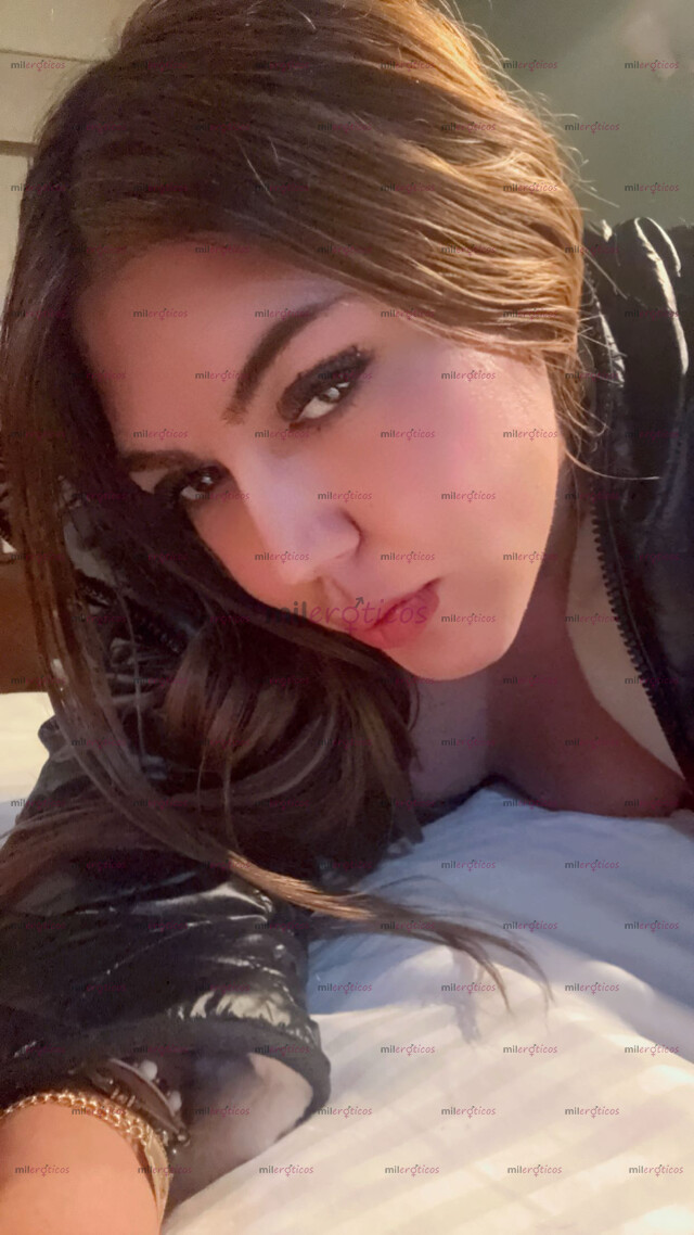 FOTOS DE HERMOSA Y FEMENINA CON UN CARAMELO DELICIOSO Y UNA TETONAS DE INFARTO