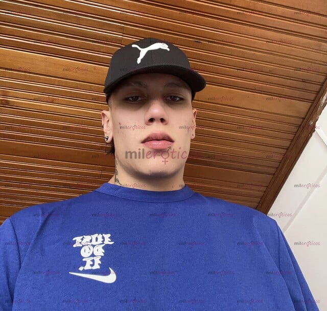 FOTOS DE CHICO DE 1.90 VARONIL TATUADO PAISA, MACHO JOVEN LISTO PARA COMPLACER