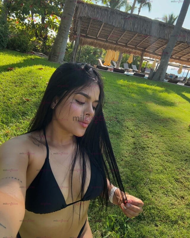 FOTOS DE PELINEGRA COLOMBIANA SUPER HOT 100 % REAL CARITA DE ÁNGEL PERVERSA EN LA CAMA
