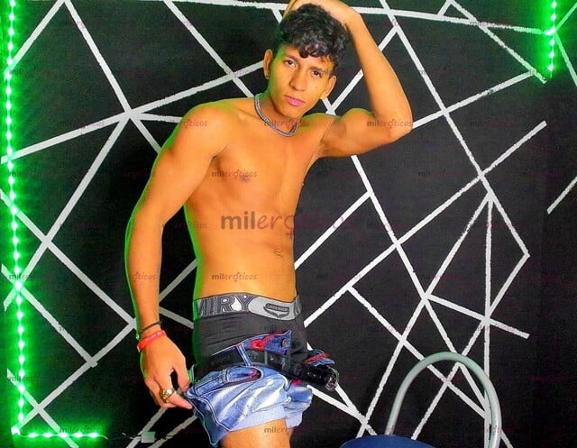 FOTOS DE CHICO MUY SEXY ACUERPADO PARA SATISFACER A MIS AMORES
