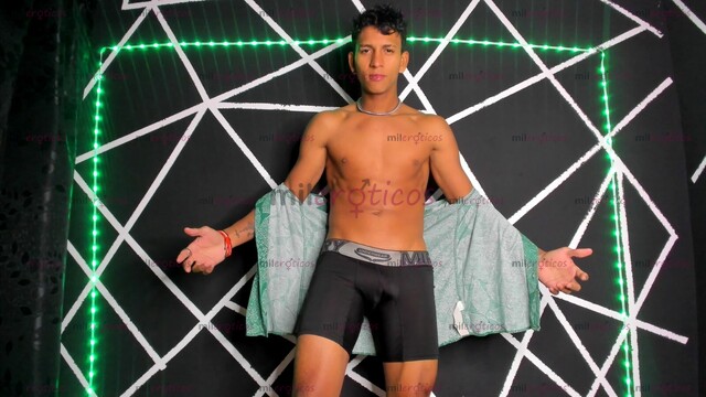 FOTOS DE CHICO MUY SEXY ACUERPADO PARA SATISFACER A MIS AMORES
