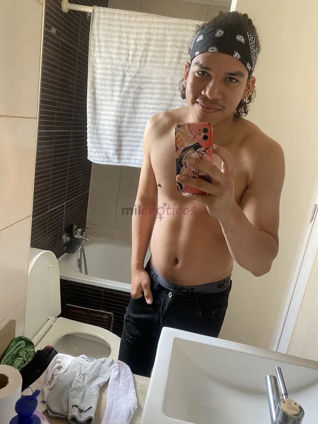 Hola chicos mucho gusto soy manuel joven nuevo en esto traigo para ustedes un servicio ameno placentero lujurioso y lleno de morbos ricos no dudes en...