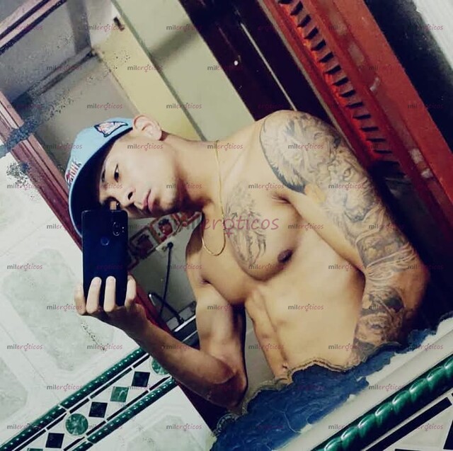 FOTOS DE JOVEN PAISA ACUERPADO CON UNA HERRAMIENTA GRANDE