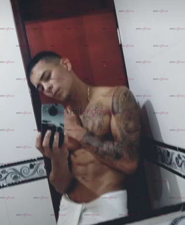 FOTOS DE JOVEN PAISA ACUERPADO CON UNA HERRAMIENTA GRANDE