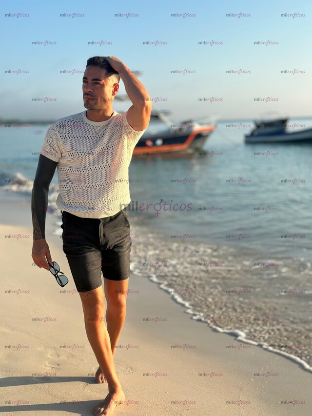 FOTOS DE NUEVO EN PLAYA HETERO ACTOR LATINO 100% REAL