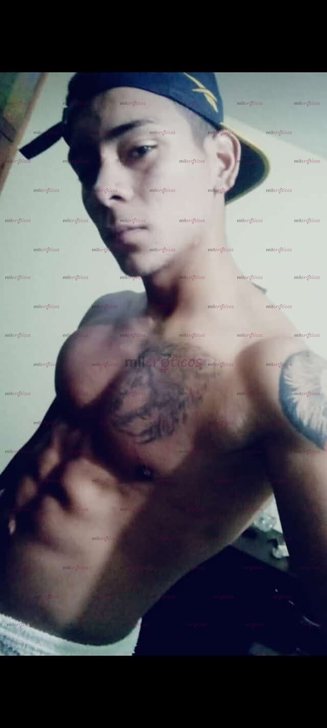 FOTOS DE JOVEN PAISA ACUERPADO CON UNA HERRAMIENTA GRANDE