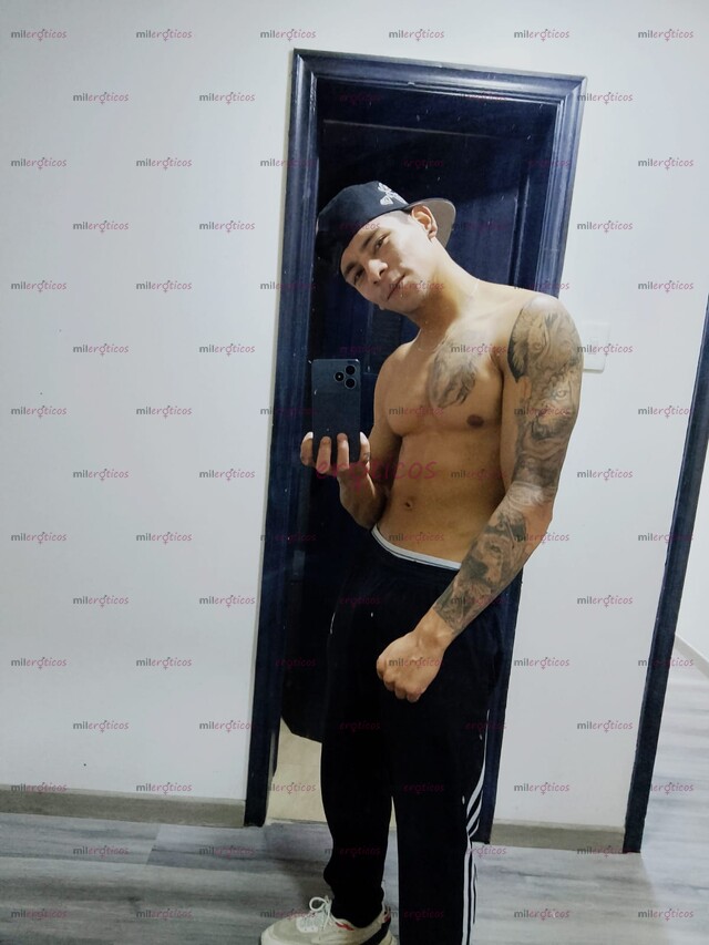 FOTOS DE JOVEN PAISA ACUERPADO CON UNA HERRAMIENTA GRANDE