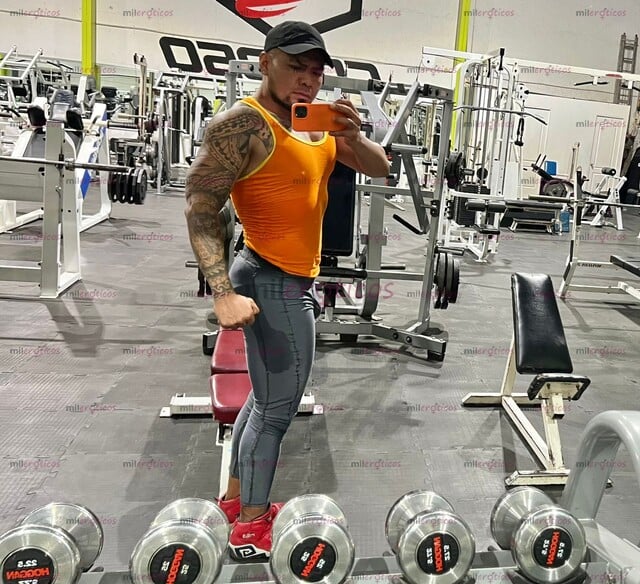 FOTOS DE SOLO SOLVENTES ACTIVO MORENOTE MAMADO TATUADO PREÑADOR 20CM CON DEPARTAMENTO