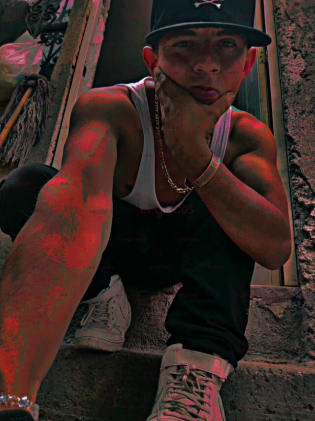 FOTOS DE CHICO LINDO , NUEVO EN PÁGINA GUAPO Y LISTO PARA ALGO DISCRETO !