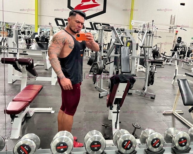 FOTOS DE SOLO SOLVENTES ACTIVO MORENOTE MAMADO TATUADO PREÑADOR 20CM CON DEPARTAMENTO