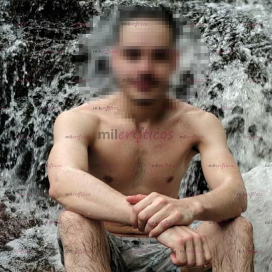 FOTOS DE JOVEN VERGON ATIENDO A MUJERES Y PAREJAS.