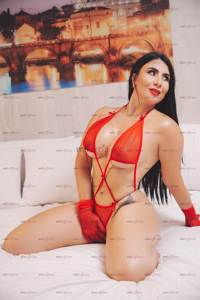 FOTOS DE CULONA NATURAL, VEN Y SIENTE ESTAS NALGAS REBOTAR.