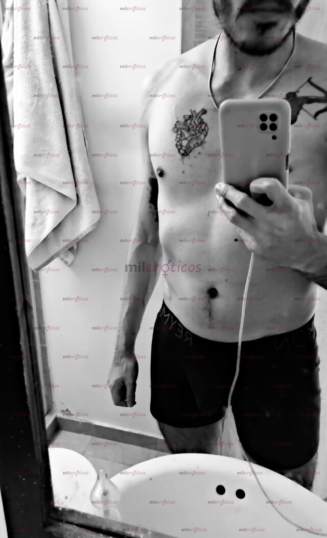 FOTOS DE BUSCAS UNA VERGA GRANDE, VENOSA Y LECHOSA?