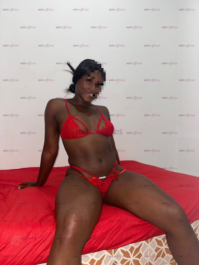 FOTOS DE HERMOSA MORENA SAMANTHA PELI NEGRA CON GANAS DE MUCHO SEXO