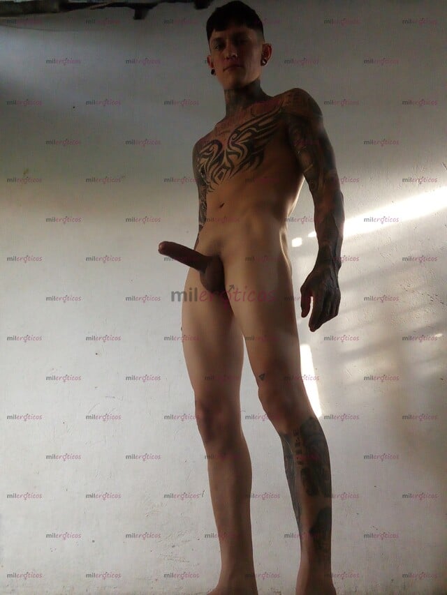 FOTOS DE JOVEN TATUADO DESCOMPLICADO ACTIVO 100%ME GUSTAN ALTAS CHAPARRAS BAJITAS GORDITU