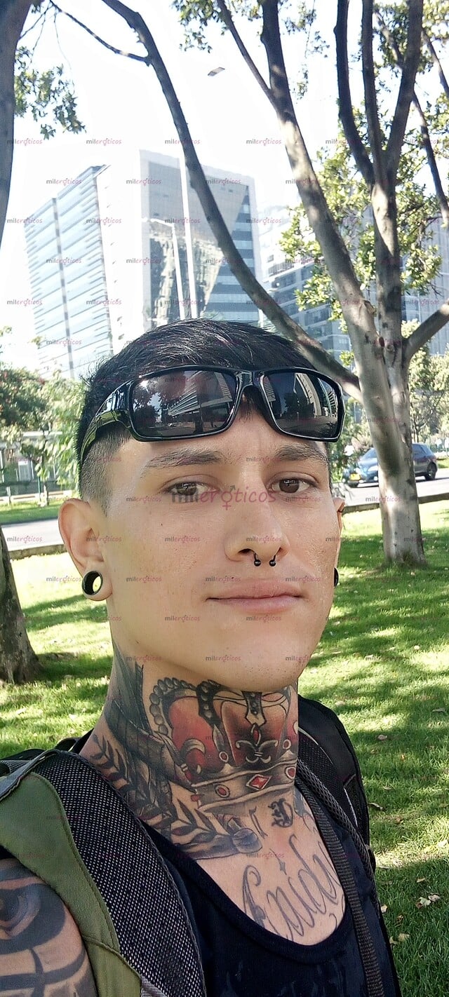 FOTOS DE JOVEN TATUADO DESCOMPLICADO ACTIVO 100%ME GUSTAN ALTAS CHAPARRAS BAJITAS GORDITU