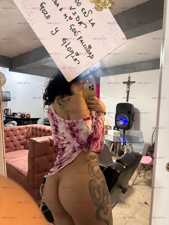 FOTOS DE UNA NENA CALIENTE SÚPER CACHONDA QUE TE TRATARÁ COMO UN REY